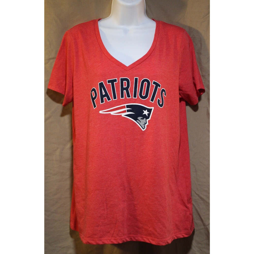 NFL Team Apparel Women's Large Patriots Red T-Shirt Short Sleeve V-Neck *Flaw*